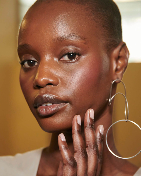 bronzer blush on model summer makeup trends 2025